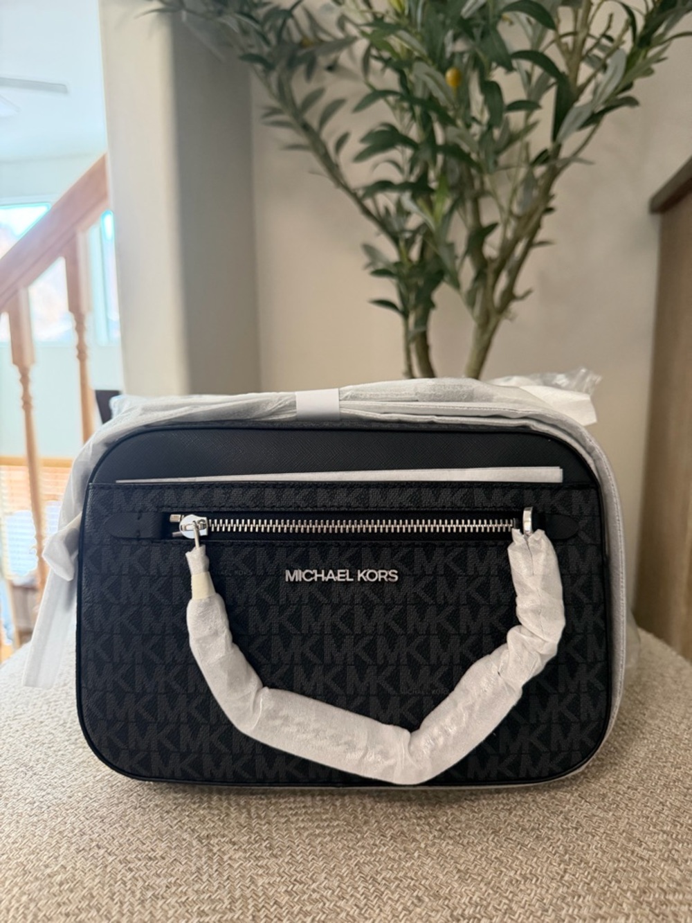 ❌SOLD❌Michael Kors Black MK Logo Crossbody Camera Bag